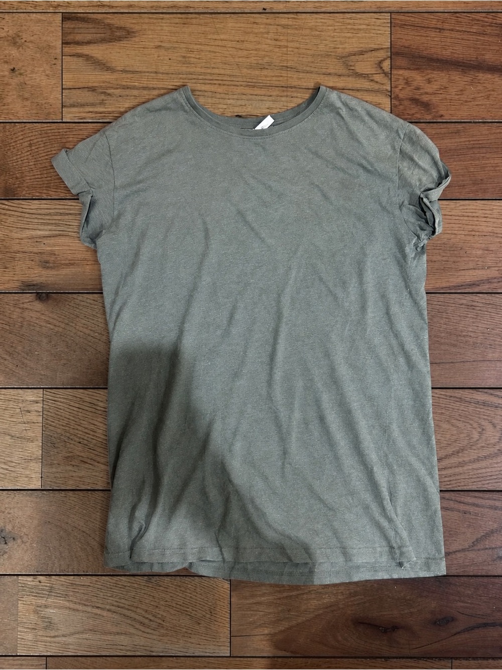 H&M Divided Women's Size M Sage Olive Green Rolled Sleeve Crewneck T-Shirt